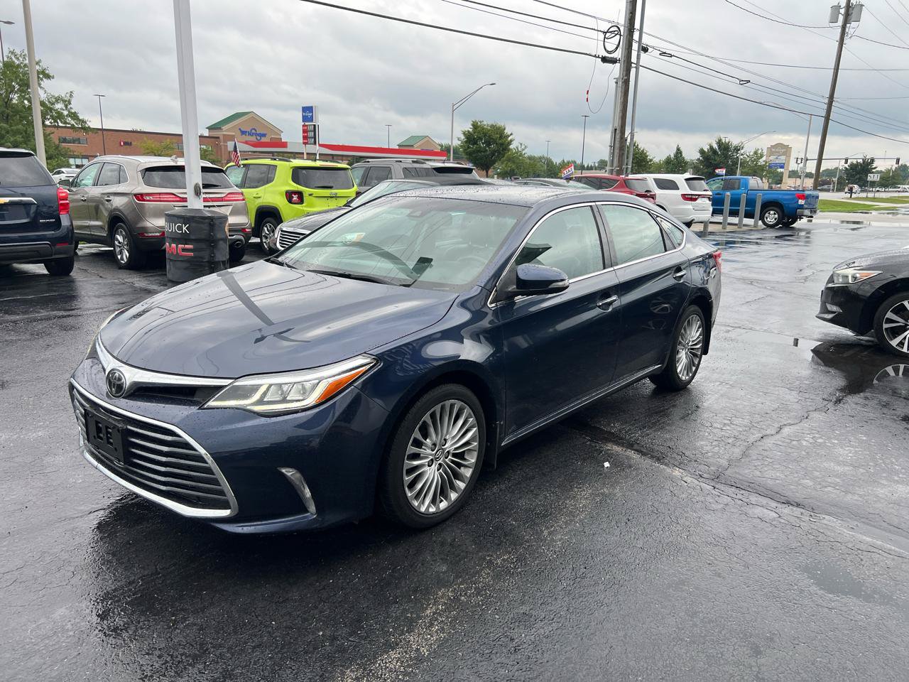 Used 2016 Toyota Avalon Limited FWD image 2