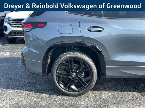 New 2026 Volkswagen Tiguan SE R-Line image 9