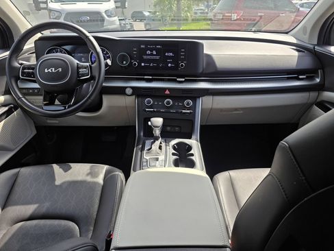 Used 2022 Kia Carnival LX FWD image 11