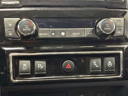 Used 2018 Nissan Titan S image 16