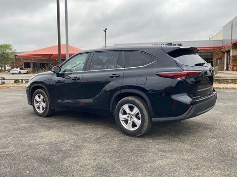 Used 2025 Toyota Highlander LE image 7