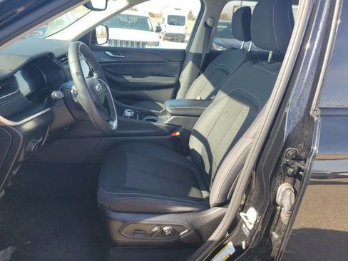 Used 2023 Jeep Grand Cherokee L Laredo image 14