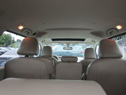 Used 2013 Toyota Sienna XLE FWD image 24