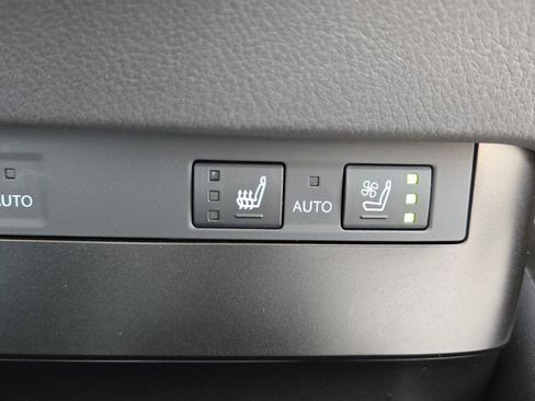 Certified 2025 Lexus ES 350 w/ Premium Package image 17