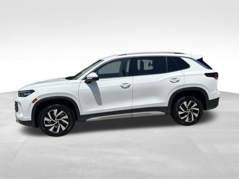 Used 2025 Volkswagen Tiguan S image 7