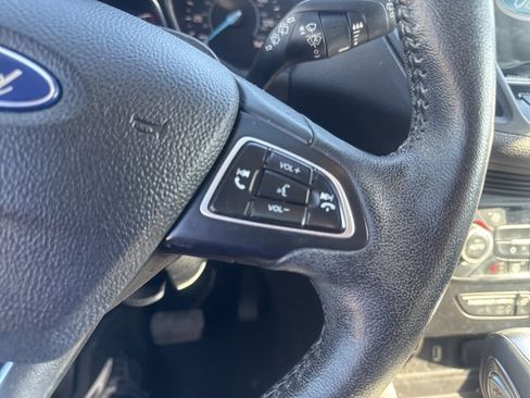 Used 2019 Ford Escape Titanium image 18