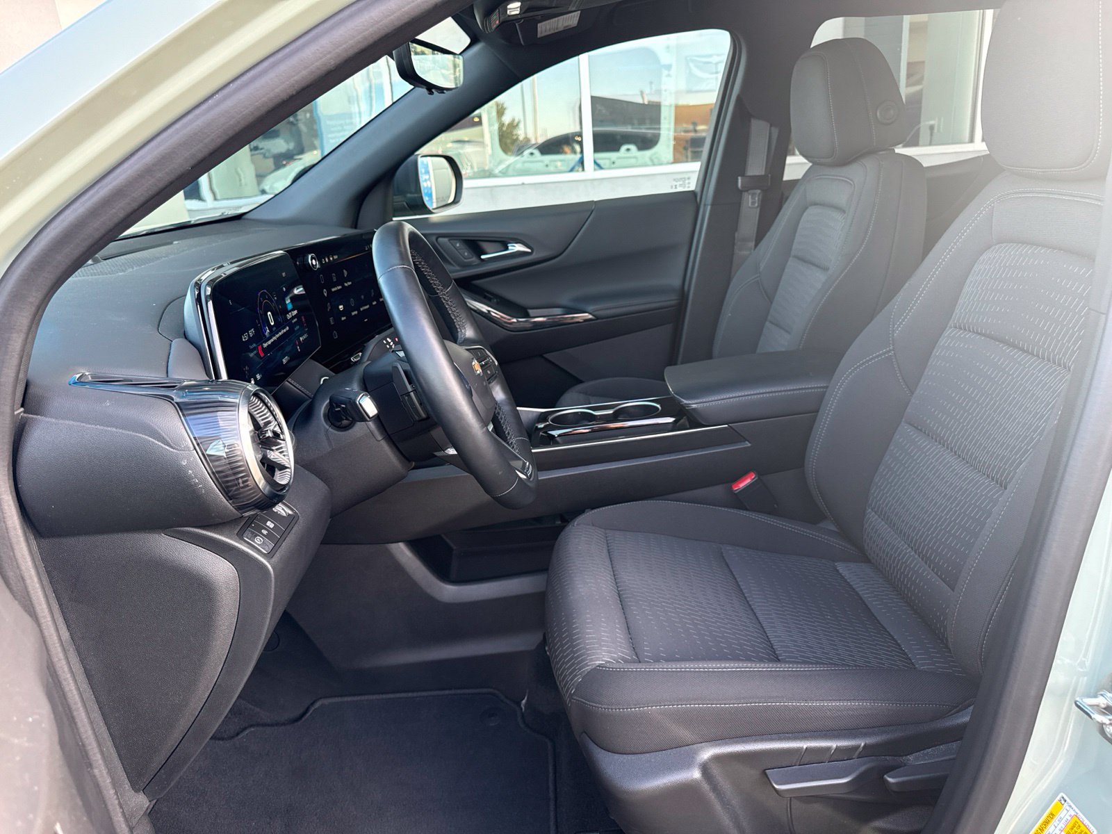 Used 2025 Chevrolet Equinox LT w/ Safety and Technology Package FWD image 19