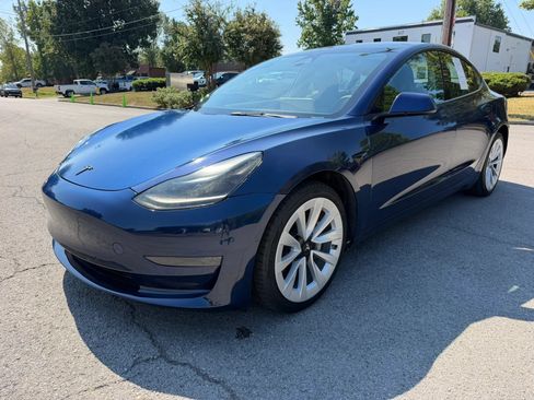Used 2022 Tesla Model 3 Standard Range RWD image 9