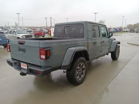 Used 2025 Jeep Gladiator Sport w/ Premium Package image 3