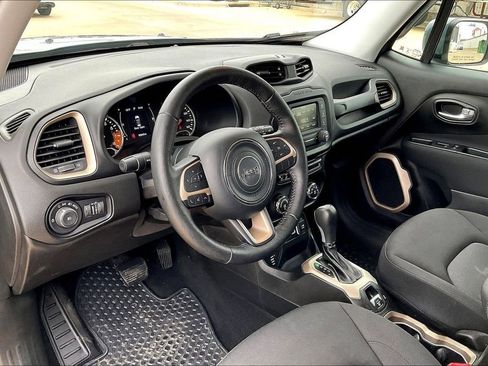 Used 2017 Jeep Renegade Latitude w/ Cold Weather Group AWD/4WD image 14