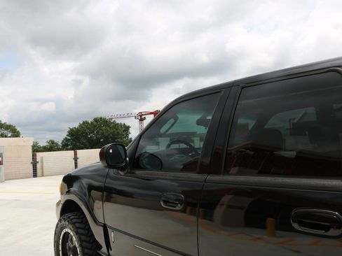 Used 2002 Lincoln Blackwood RWD image 46