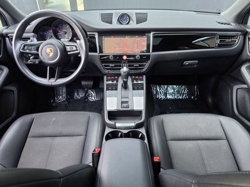 Certified 2023 Porsche Macan image 8