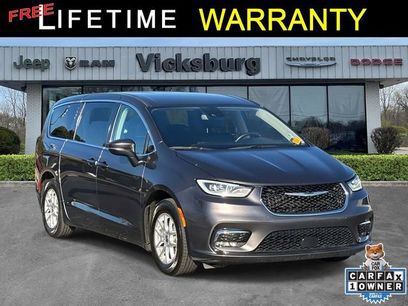 Used 2023 Chrysler Pacifica Touring-L