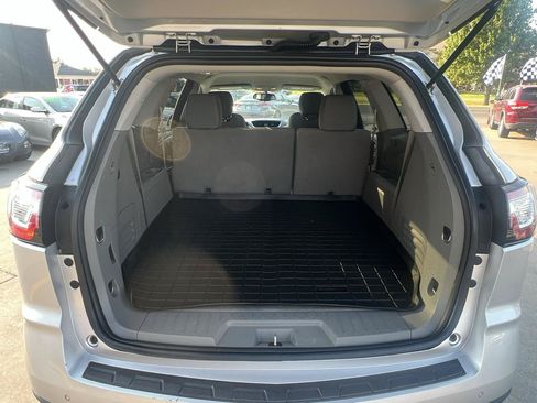 Used 2017 Chevrolet Traverse LT FWD image 7