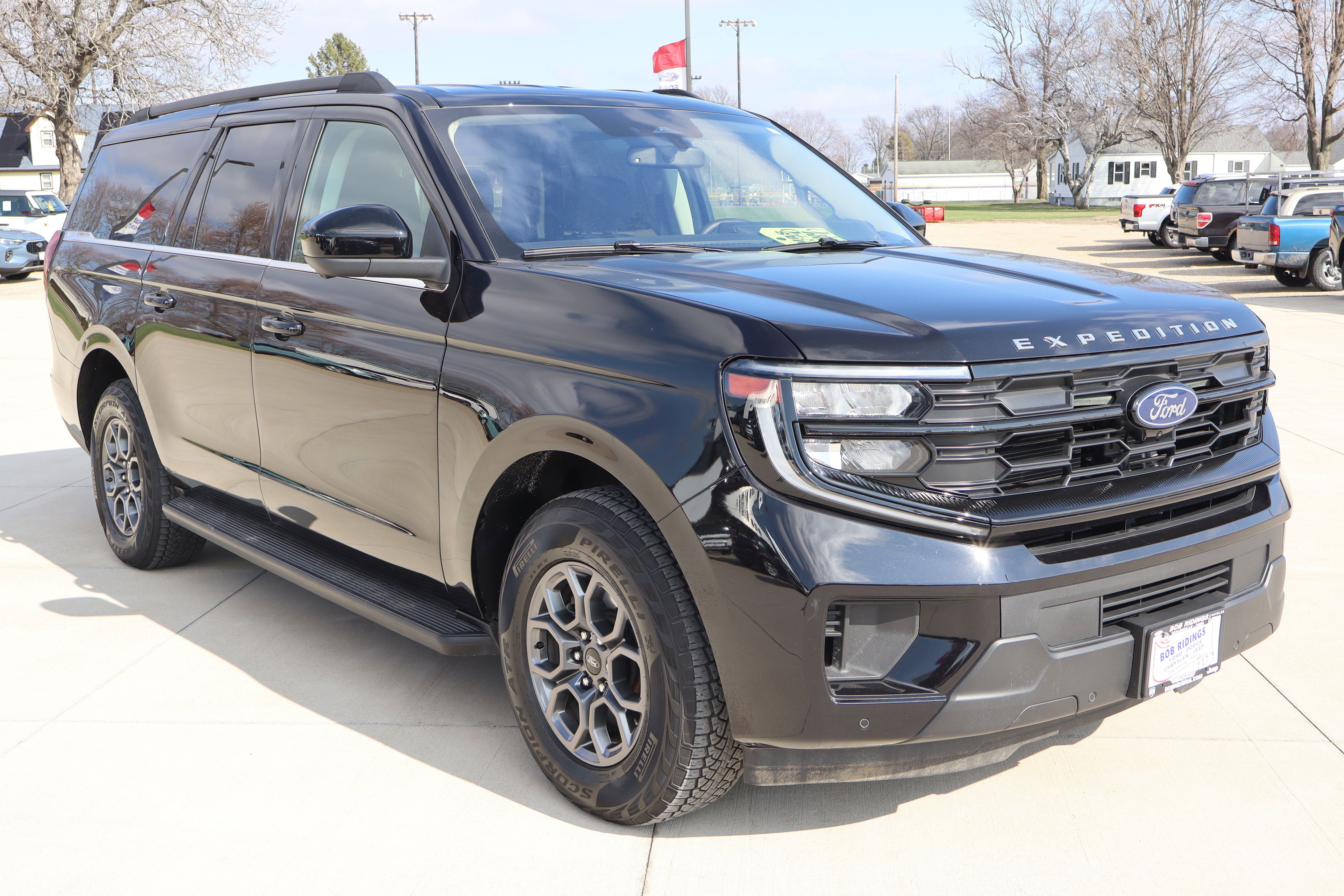 Used 2025 Ford Expedition Max Active AWD/4WD image 4