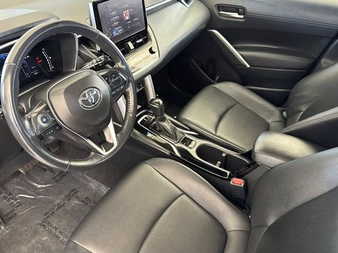 Used 2023 Toyota Corolla Cross XLE AWD/4WD image 12