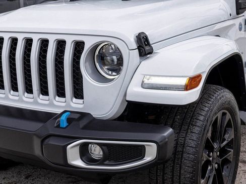 Used 2023 Jeep Wrangler Unlimited Sahara w/ Cold Weather Group AWD/4WD image 36