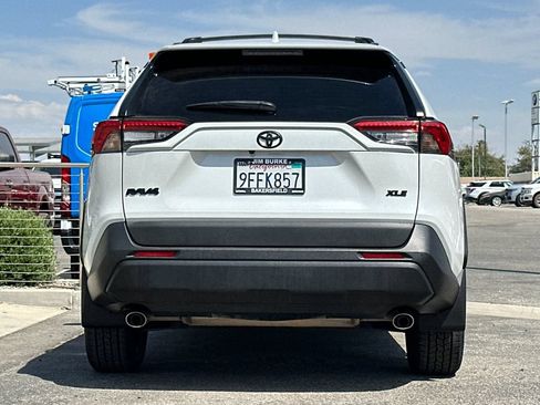 Used 2023 Toyota RAV4 XLE Premium FWD image 4