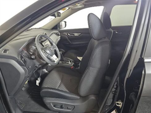 Used 2018 Nissan Rogue SV w/ Premium Package FWD image 7
