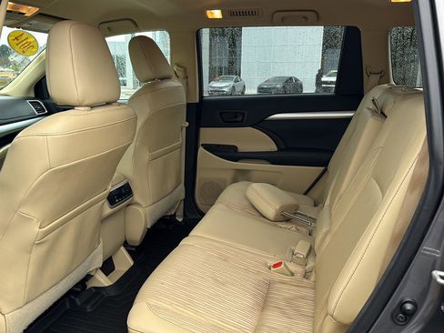Used 2014 Toyota Highlander Plus image 9