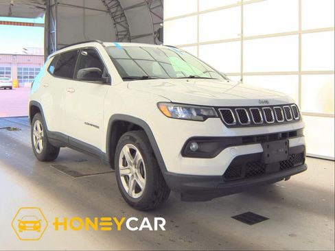 Used 2023 Jeep Compass Latitude w/ Sun and Sound Group AWD/4WD image 1