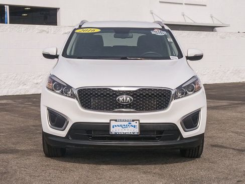 Used 2016 Kia Sorento LX w/ LX Convenience Package image 2