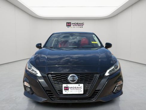Used 2022 Nissan Altima 2.5 SR w/ Midnight Edition Package FWD image 9