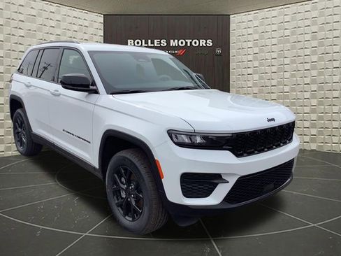 New 2025 Jeep Grand Cherokee Laredo image 2