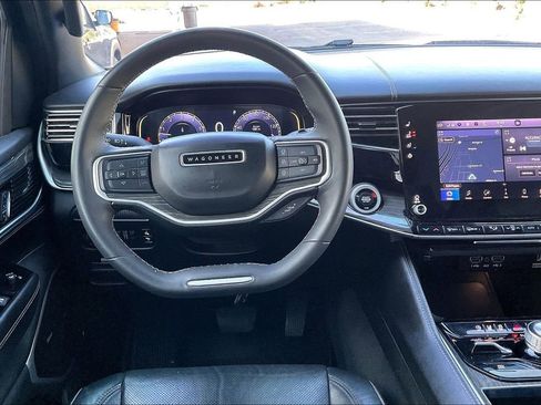 Used 2022 Jeep Wagoneer Series III w/ Premium Group I AWD/4WD image 5