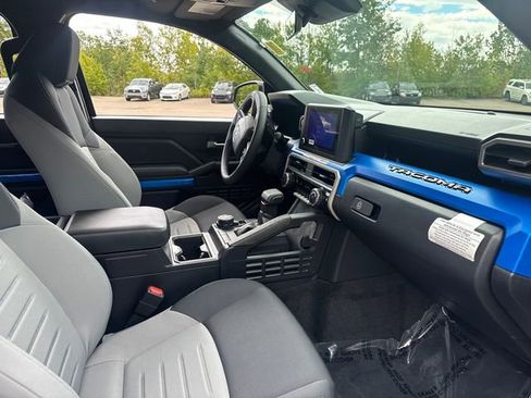 Used 2024 Toyota Tacoma TRD Off-Road image 17