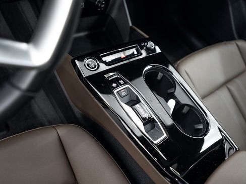 Certified 2025 Audi A6 e-tron Premium Plus w/ Premium Plus AWD/4WD image 13