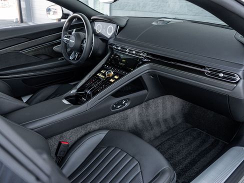 Used 2026 Aston Martin DB12 Coupe RWD image 2