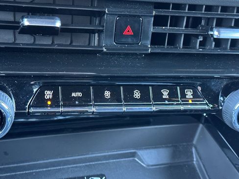 Certified 2025 Chevrolet Tahoe Z71 image 32