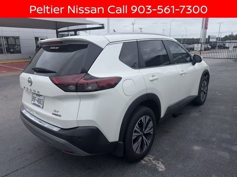 Used 2022 Nissan Rogue SV w/ SV Premium Package image 2