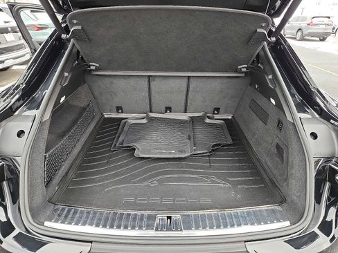 Used 2023 Porsche Cayenne image 27