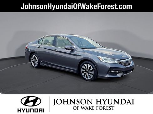 Used 2017 Honda Accord Touring image 6