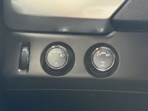 Used 2018 Chevrolet Suburban LT image 51