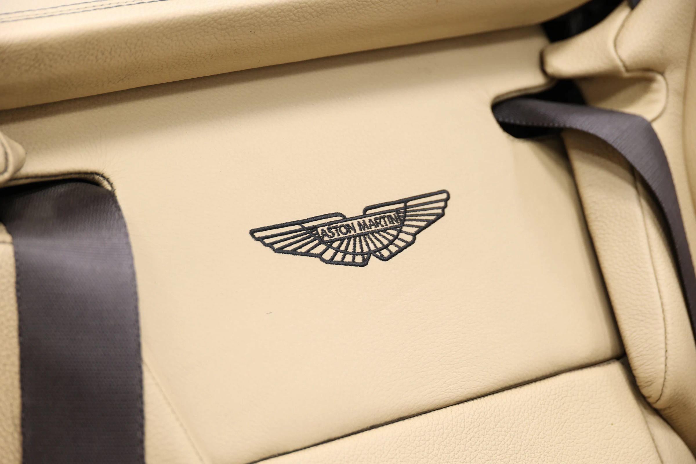 Used 2016 Aston Martin Vanquish Volante RWD image 62