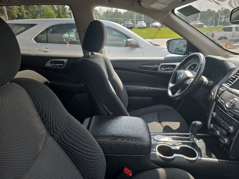Used 2020 Nissan Pathfinder SV FWD image 9