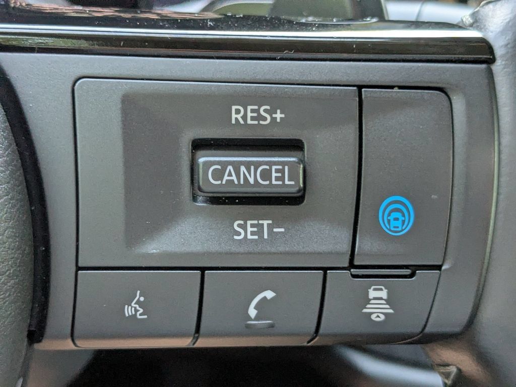Used 2025 Nissan Pathfinder SL FWD image 26
