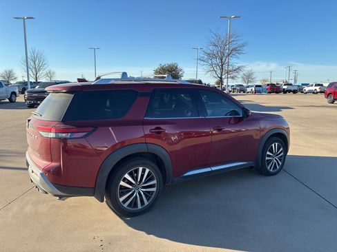 Used 2022 Nissan Pathfinder Platinum w/ Cargo Package image 4