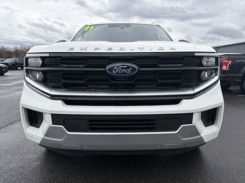 Used 2025 Ford Expedition Max Platinum w/ Driver's Package image 9