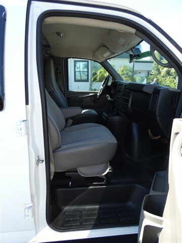 Used 2015 Chevrolet Express 2500 RWD image 38