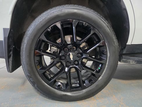 Used 2025 Chevrolet Tahoe LS AWD/4WD image 10