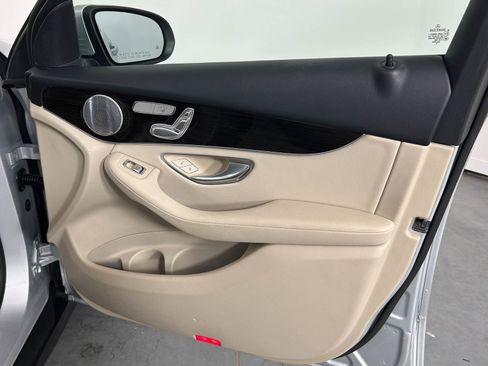 Used 2020 Mercedes-Benz GLC 300 4MATIC image 16