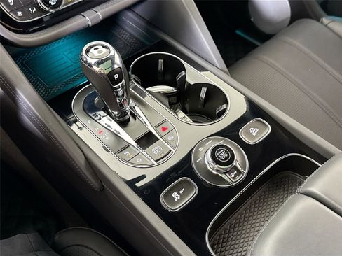 Used 2024 Bentley Bentayga image 22