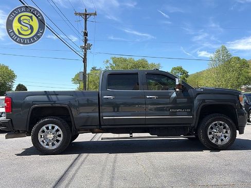 Used 2018 GMC Sierra 2500 Denali w/ Duramax Plus Package image 7