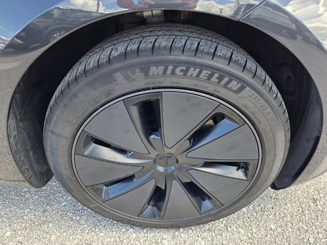 Used 2025 Tesla Model 3 Long Range RWD image 9