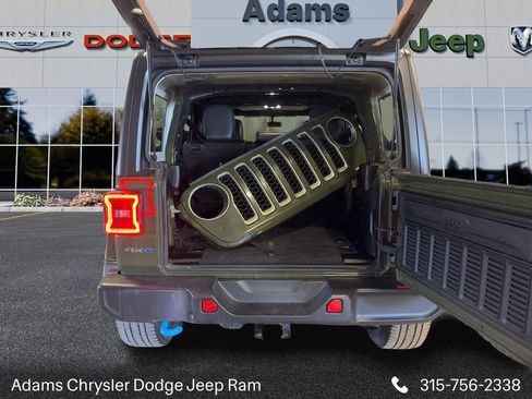 Used 2023 Jeep Wrangler Unlimited Sahara w/ Cold Weather Group AWD/4WD image 9