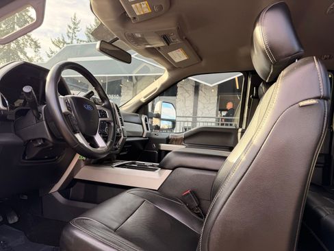 Used 2018 Ford F250 Lariat w/ Chrome Package image 25